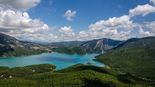 Lac de barrage en Espagne